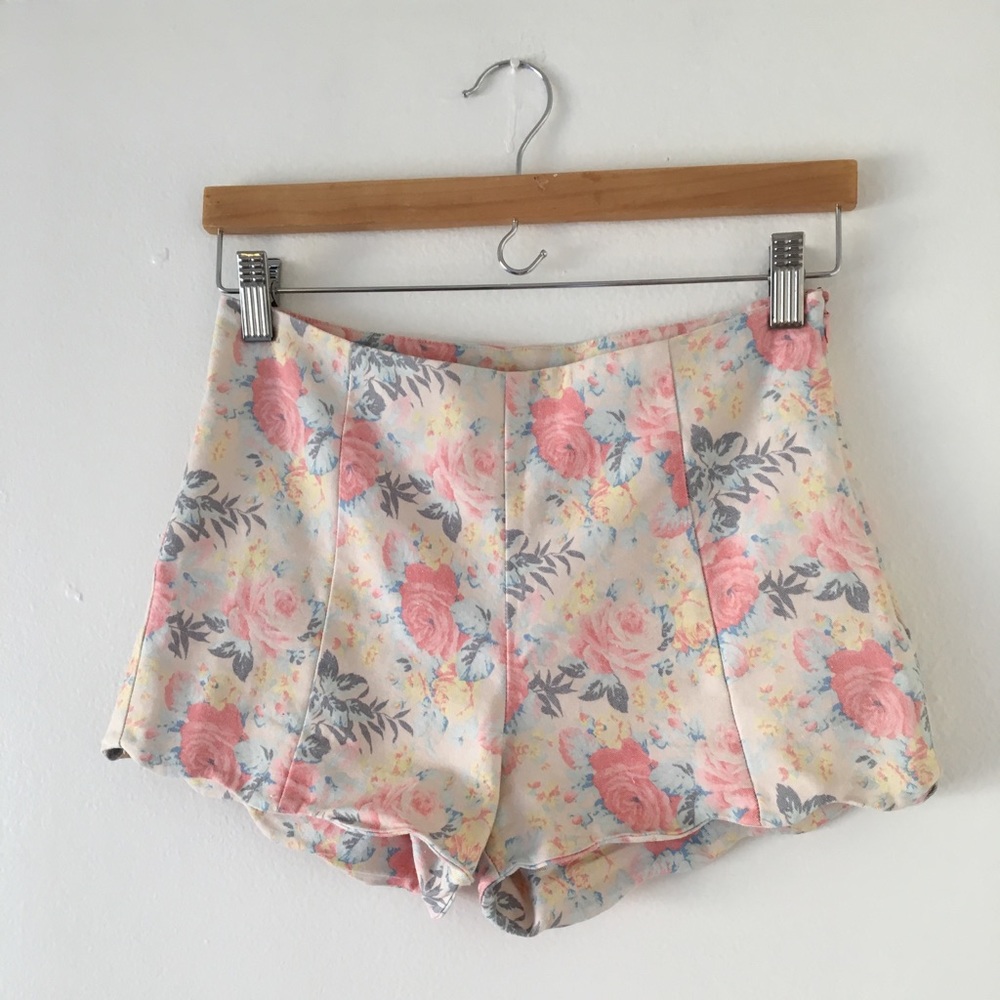 Stretchy flower shorts